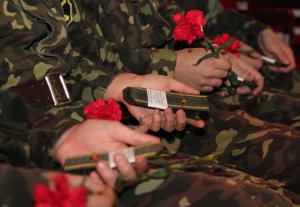 Около 300 выпускников военной кафедры СумГУ получили офицерское звание