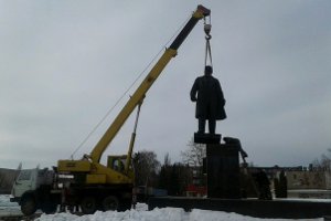 На Сумщине демонтирован еще один памятник Ленину