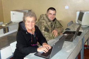 Волонтеры из США передали Сумскому областному военкомату ноутбуки