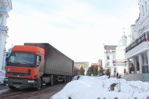 Неизвестные пожаловались на отправку «подозрительной» гумпомощи на Донбасс из Сум