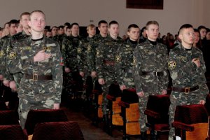 Украинские студенты прошли обучение на военной кафедре СумГУ и получили первичное воинское звание