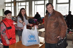 Вимушені переселенці із зони АТО та Криму отримали гуманітарну допомогу