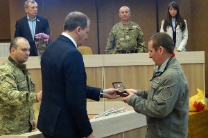 В Сумах участникам АТО вручены государственные награды за службу