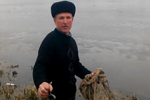 На Сумщине мужчина спас провалившегося под лед рыбака