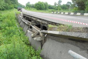 В Сумской области разрушается мост на дороге государственного значения