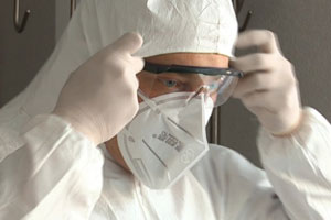 Сумские врачи показали, в каком виде выезжают к больным с подозрением на коронавирус