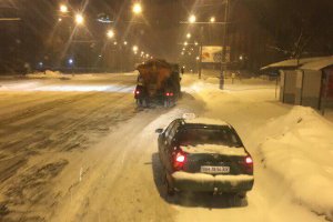 Сумские коммунальщики активно убирают снег
