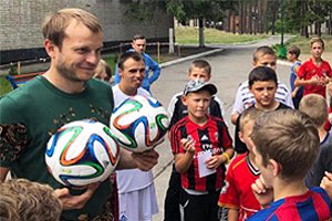 Легенда украинского футбола Олег Гусев посетил детей из школ-интернатов
