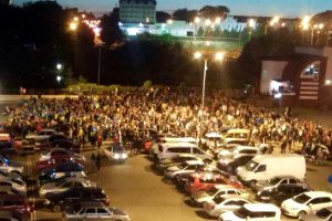 Сотни болельщиков посетили фан-зону в Сумах, чтобы поддержать Украину на Евро-2016