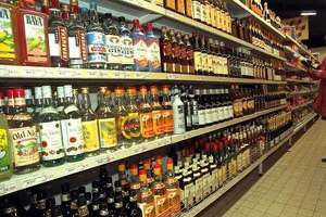 Алкоголь и сигареты запретят продавать вместе с продуктами