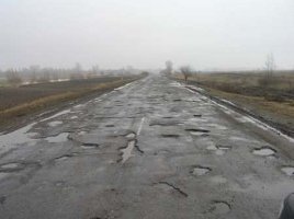 Азаров недоволен ходом ремонта автодорог