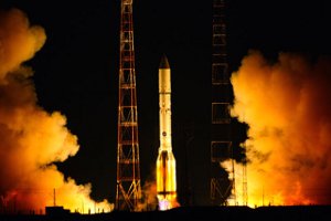Азаров «отправит в космос» 2,6 млрд гривен