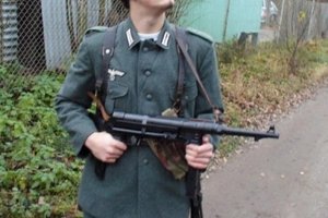 В Днепропетровске задержали мужчину в немецкой форме, стрелявшего по детям