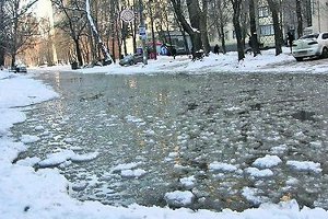 В Киев везут мотопомпы и пожарные насосные станции из-за интенсивного таяния снега