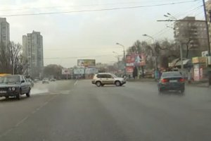 В Днепропетровске BMW вылетел на остановку: 4 погибли и 6 ранены