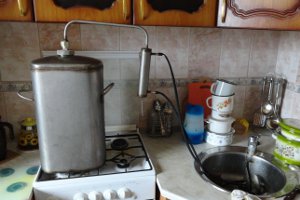 В Крыму мужчина получил ожоги от взрыва самогонного аппарата