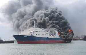  У берегов Крыма горит судно с топливом