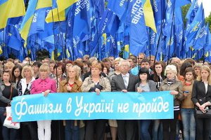«УДАР» требует от Азарова объяснить, почему на митинги сгонялись бюджетники
