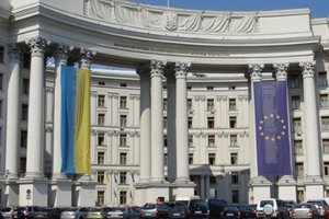 Украинские дипломаты просят Януковича помиловать Тимошенко