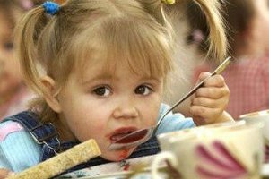 В Киеве детей кормят продуктами с кишечной палочкой