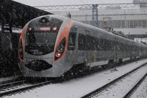 На март назначены дополнительные пятничные поезда Hyundai Киев-Харьков