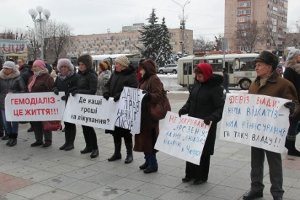 Больные с почечной недостаточностью принесли под АП коврик Януковичу