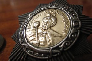Харьковские участковые вернули ветерану похищенный орден
