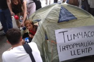 Журналисты второй день протестуют в палатке под зданием МВД