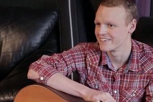 Песня 17-летнего парня, умирающего от рака, взорвала Интернет
