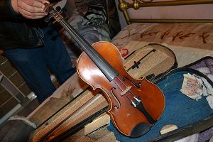 Украденную скрипку Страдивари нашли у болгарских цыган