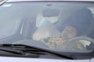 В целях экономии британцы стали ночевать в авто