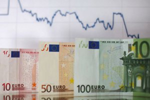 Эксперты: к концу года евро упадет до 1,15 доллара