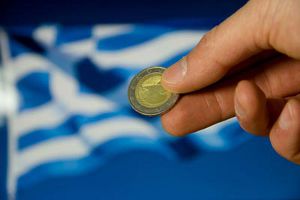 Греция пытается получить второй транш
