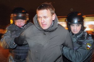 Российского борца с коррупцией Алексея Навального признали виновным в многомиллионных хищениях