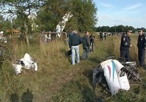 На территории детского сада в России упал частный самолет