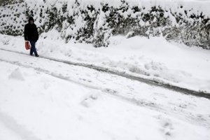 Из-за снегопадов на Балканах погибли шесть человек