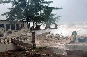 На Ямайке и Кубе бушует шторм «Сэнди»