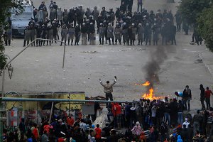 Египтяне начали отмечать двухлетие революции беспорядками