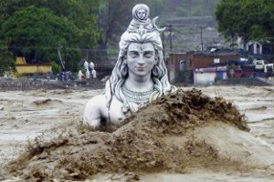 В результате наводнений в Индии погибли 138 человек