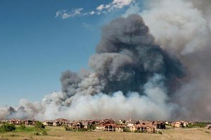 38 тысяч человек эвакуированы из-за лесных пожаров в Колорадо