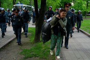 Стражи порядка разогнали оппозиционный лагерь в Москве