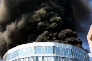 В Москве загорелся бизнес-центр