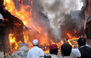 В пожаре в Пакистане заживо сгорели 60 человек