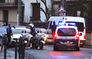 Полиция окружила дом убийцы в Тулузе