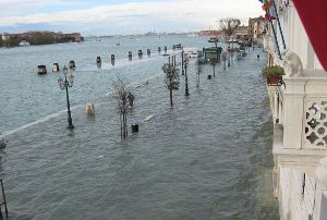 Венеция уходит вод воду