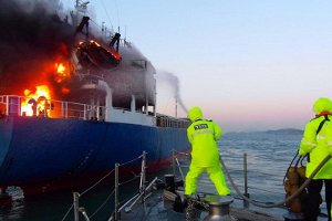 В результате пожара на судне в японском порту погибли шесть человек