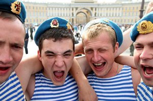 Десантники устроили драку в гей-клубе Петербурга