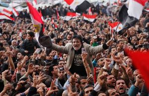 В Каире митингуют десятки тысяч египтян