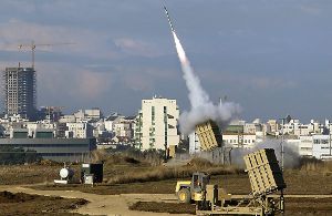 Израиль продолжает обстреливать сектор Газа