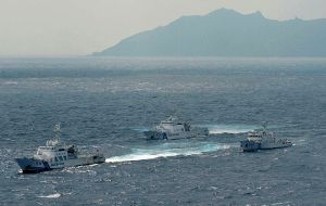 Китай снова направил корабли к спорным островам
